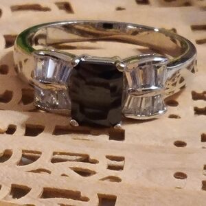 Elegant Silver and Black Stone Ring Size 9